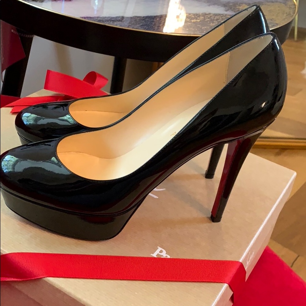 Never worn!!! Perfect condition! Size 39 1/2.